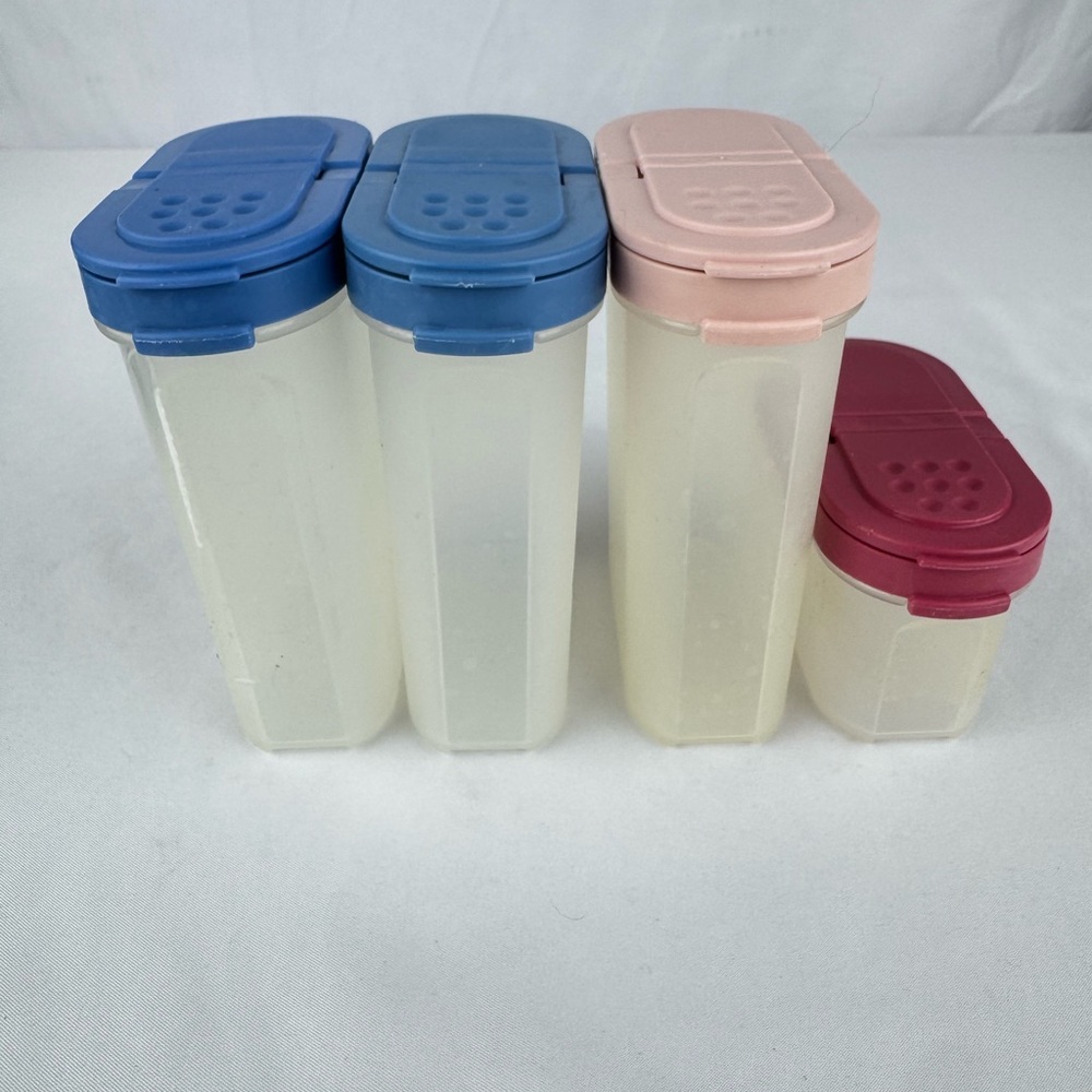 Vintage Set of 4 Tupperware Modular Mate Spice Salt Pepper Shaker Containers